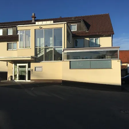 Zur Rose Hotel Essingen (Baden-Wurttemberg)