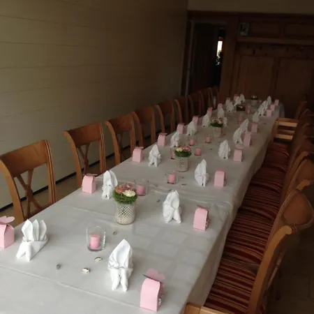 Zur Rose Hotel *