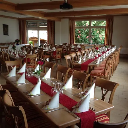 Zur Rose Hotel Essingen (Baden-Wurttemberg)