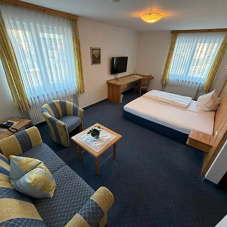 Zur Rose Hotel *