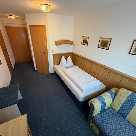 Zur Rose Hotel Essingen (Baden-Wurttemberg)